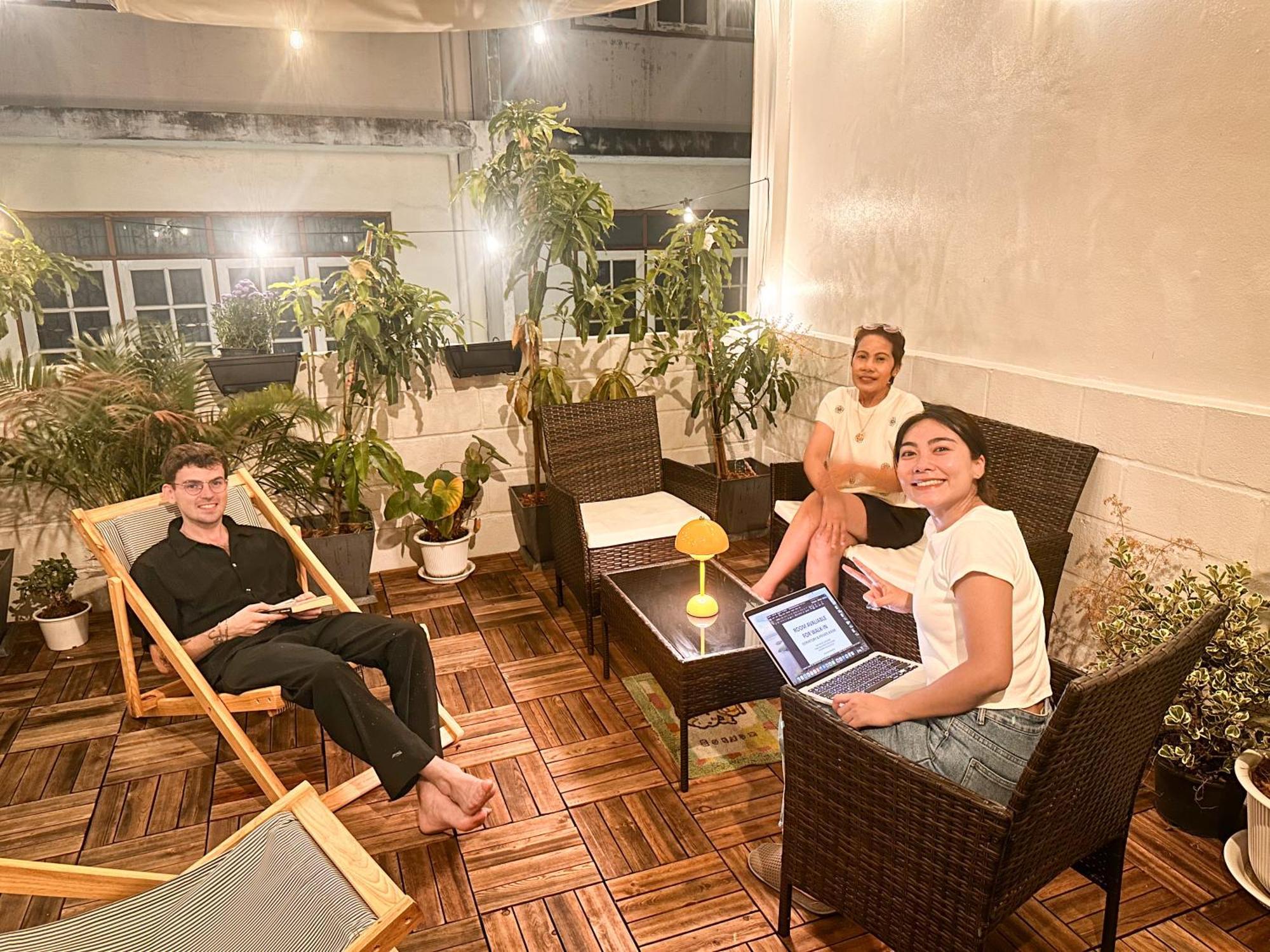 Bangkok Neighborhood Hostel Exterior photo