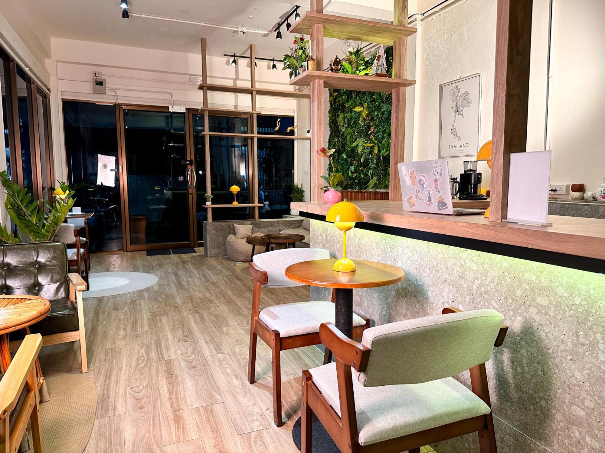 Bangkok Neighborhood Hostel Exterior photo